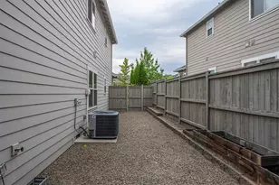 3860 Creek View Dr, Medford, OR 97504 - Photo 24
