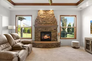 3757 Sherwood Park Dr, Medford, OR 97504 - Photo 6