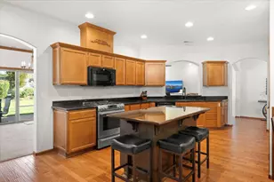 3757 Sherwood Park Dr, Medford, OR 97504 - Photo 10