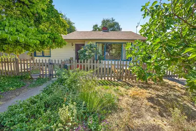 219 NE Outlook Avenue, Grants Pass, OR 97526 - Photo 12