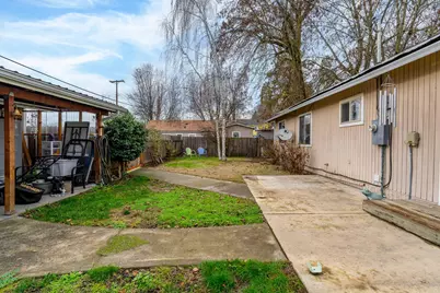 409 SE J Street, Grants Pass, OR 97526 - Photo 18