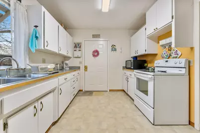 409 SE J Street, Grants Pass, OR 97526 - Photo 8