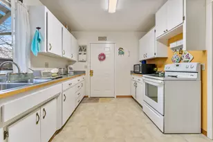 409 SE J St, Grants Pass, OR 97526 - Photo 8