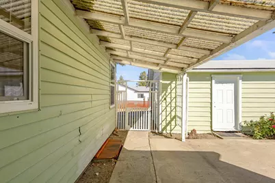 585 SW 1st Street, Madras, OR 97741 - Photo 8