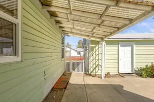 585 SW 1st St, Madras, OR 97741 - Photo 8