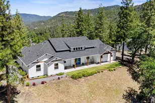 103 Summit Dr, Shady Cove, OR 97539 - Photo 2