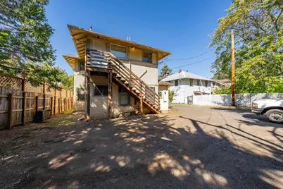 807 NW 5th Street, Grants Pass, OR 97526 - Photo 10