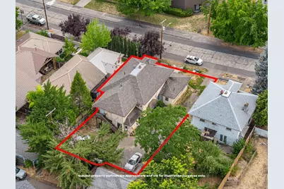 807 NW 5th Street, Grants Pass, OR 97526 - Photo 2