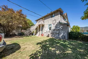 303 SW I St, Grants Pass, OR 97526 - Photo 6