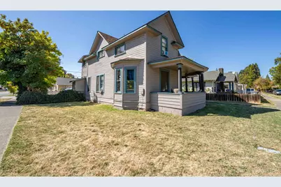 303 SW I Street, Grants Pass, OR 97526 - Photo 4