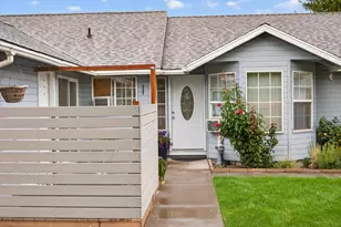 2937 SW Salmon Ave, Redmond, OR 97756 - Photo 2