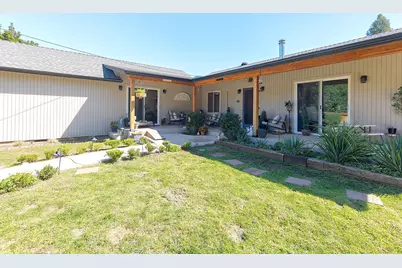 2951 Rogue River Highway, Gold Hill, OR 97525 - Photo 4