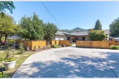 2951 Rogue River Highway, Gold Hill, OR 97525 - Photo 2