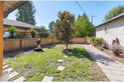 2951 Rogue River Highway, Gold Hill, OR 97525 - Photo 36