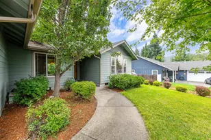 213 Kroner Dr, Grants Pass, OR 97527 - Photo 2