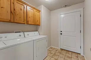 213 Kroner Dr, Grants Pass, OR 97527 - Photo 18