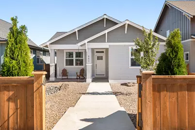 880 NW 19th Street, Redmond, OR 97756 - Photo 1