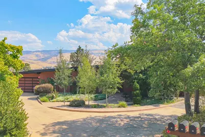 738 Fairway Court, Ashland, OR 97520 - Photo 4