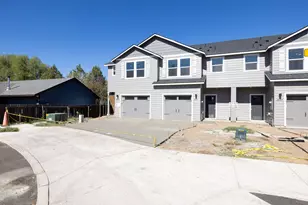 20487 SE Bard Ct, Bend, OR 97702 - Photo 2