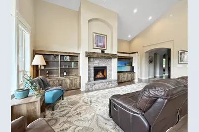 61076 Manhae Loop, Bend, OR 97702 - Photo 12