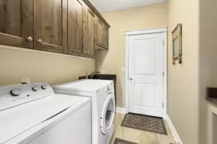 61076 Manhae Loop, Bend, OR 97702 - Photo 40