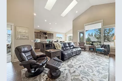 61076 Manhae Loop, Bend, OR 97702 - Photo 10