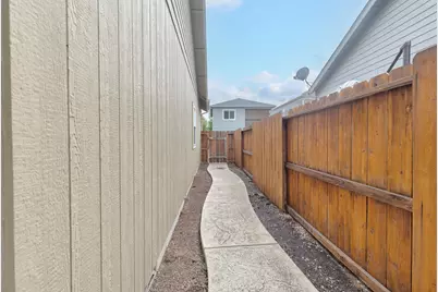 1901 SW G Street, Grants Pass, OR 97526 - Photo 18