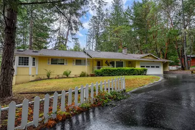 310 Surrey Drive, Grants Pass, OR 97526 - Photo 4