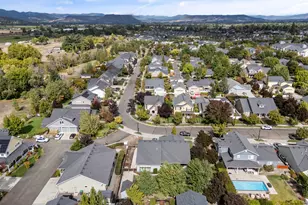 1134 Steamboat Dr, Central Point, OR 97502 - Photo 54