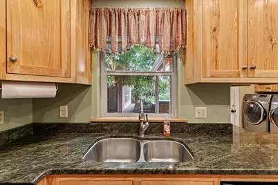 921 S Holly Street, Medford, OR 97501 - Photo 12