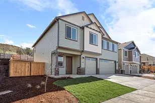 671 Old Waverly Way, Eagle Point, OR 97524 - Photo 2