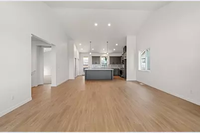 671 Old Waverly Way #21, Eagle Point, OR 97524 - Photo 6