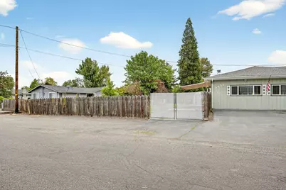 2435 Stearns Way, Medford, OR 97501 - Photo 44