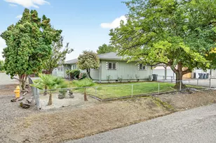 2435 Stearns Way, Medford, OR 97501 - Photo 2