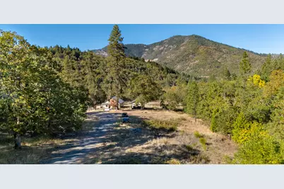 379 Savage Creek Road, Grants Pass, OR 97527 - Photo 8