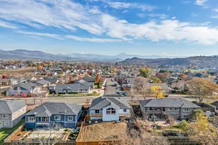 403 N Deanjou Ave, Eagle Point, OR 97524 - Photo 32