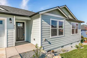 403 N Deanjou Ave, Eagle Point, OR 97524 - Photo 2