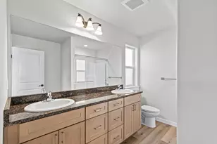 403 N Deanjou Ave, Eagle Point, OR 97524 - Photo 18