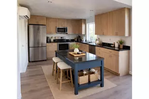 403 N Deanjou Ave, Eagle Point, OR 97524 - Photo 4