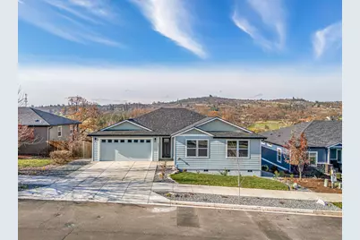 403 N Deanjou Avenue, Eagle Point, OR 97524 - Photo 1