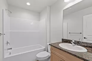 403 N Deanjou Ave, Eagle Point, OR 97524 - Photo 22