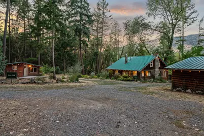 11677 Hwy 238, Jacksonville, OR 97530 - Photo 58