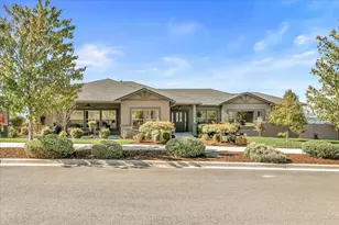 1835 Plateau Dr, Medford, OR 97504 - Photo 1