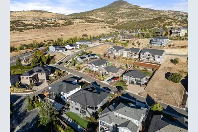 523 W La Strada Circle, Medford, OR 97504 - Photo 60