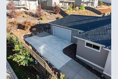 523 W La Strada Circle, Medford, OR 97504 - Photo 14