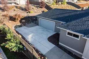 523 W La Strada Circle, Medford, OR 97504 - Photo 14