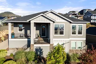 523 W La Strada Circle, Medford, OR 97504 - Photo 2