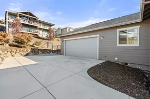 523 W La Strada Circle, Medford, OR 97504 - Photo 12