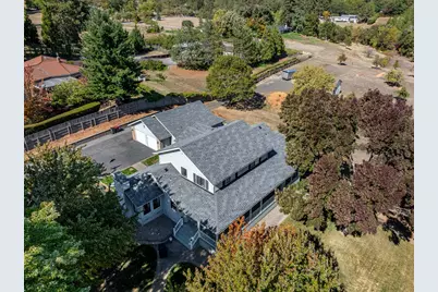 1916 Old Military Road, Central Point, OR 97502 - Photo 34