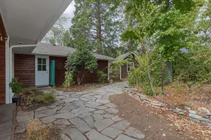 425 S Modoc Ave, Medford, OR 97504 - Photo 48